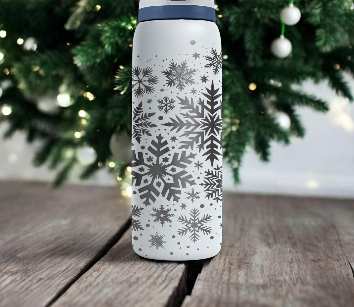Minimal Snowflakes Engraved Owala Bottle – Winter Pattern Stainless Steel Cup – Elegant Christmas Gift 16oz 24oz 32oz 40oz